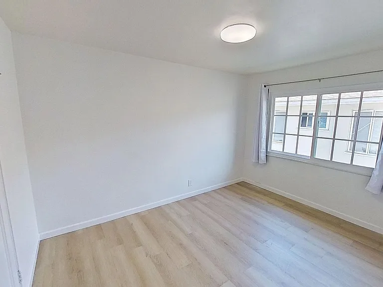 2839 State St — Photo 10