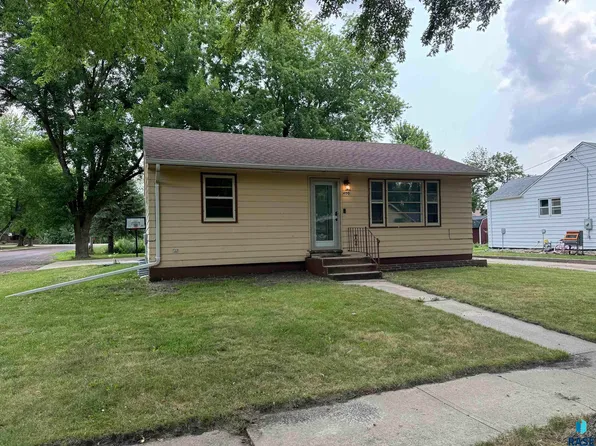 400 S Juniper Ave, Marion, SD 57043