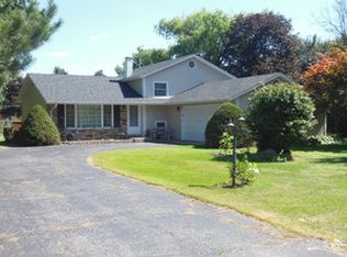 4N265 Avard Rd, West Chicago, IL 60185