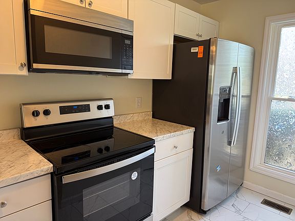 2nd image of 4947 Columbia Cir #0