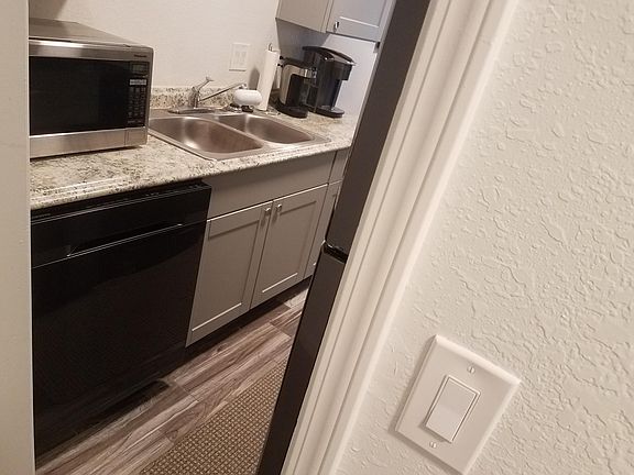 4th image of 4063 Warwick Blvd APT 4