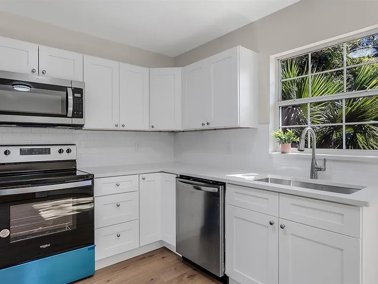 14717 Sunset St — Photo 4
