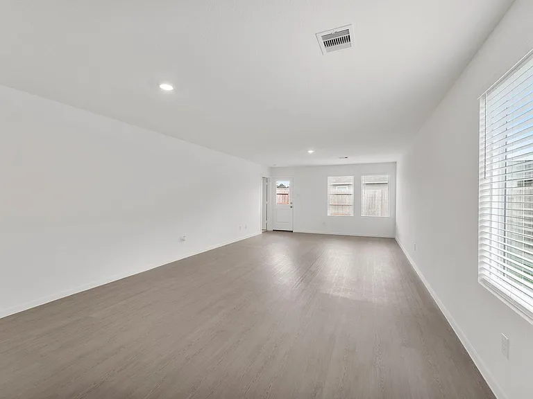 706 Umbrella Tree Dr — Photo 7