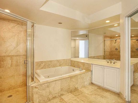 4th image of 20185 E Country Club Dr #Penthouse 5