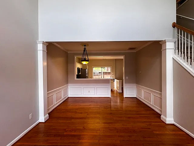3 bed, 2.5 bath, 1636 sqft, $2,195 — Photo 2