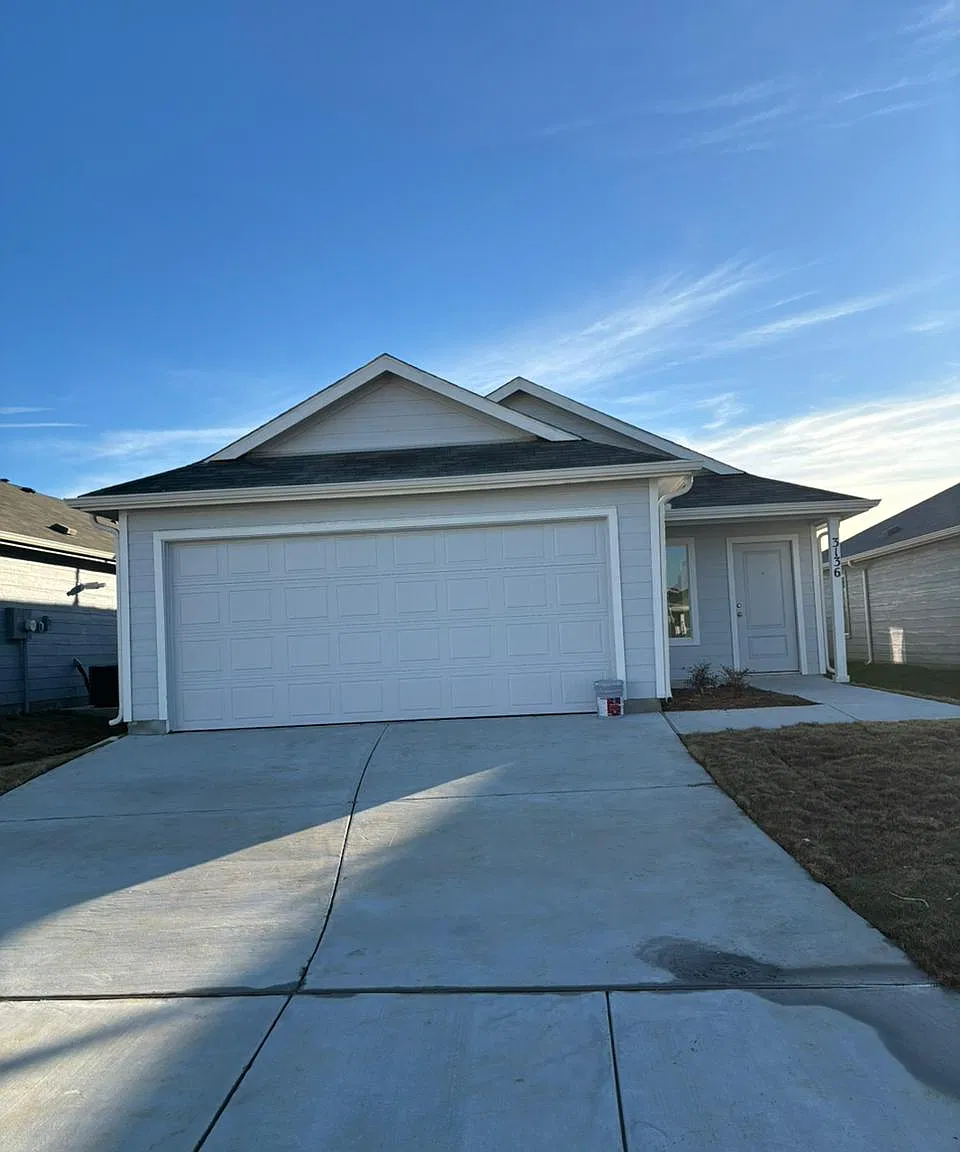 4 bed, 1600 sqft, $1,995 — Photo 1