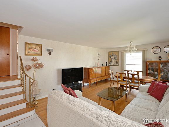 Living Room/Dining Room