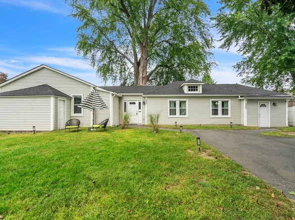 200 Narragansett Blvd, Chicopee, MA 01013