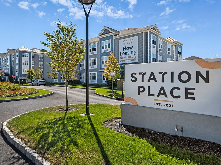 Station Place — Photo 24