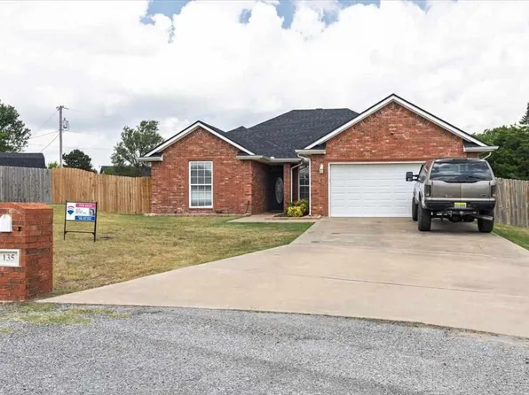 135 NE Deerfield Dr, Elgin, OK 73538
