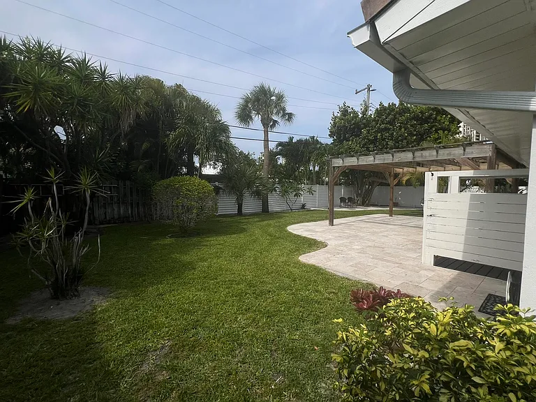 1260 Manor Dr — Photo 33