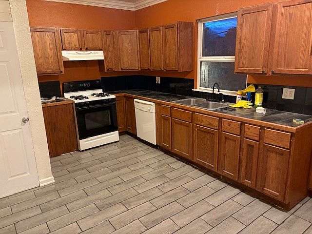 1st image of 613 W Fourth Plain Blvd
