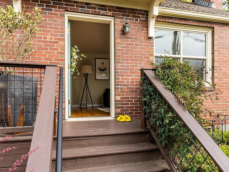 9514 4th Ave NE — Photo 3