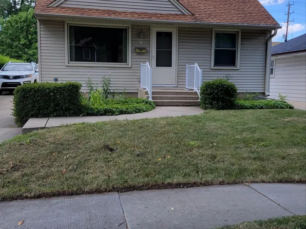 915 S 98th St, West Allis, WI 53214
