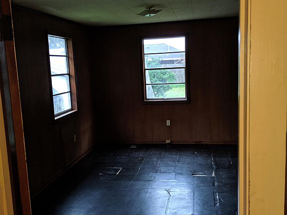 4th image of 3816 Elm Dr