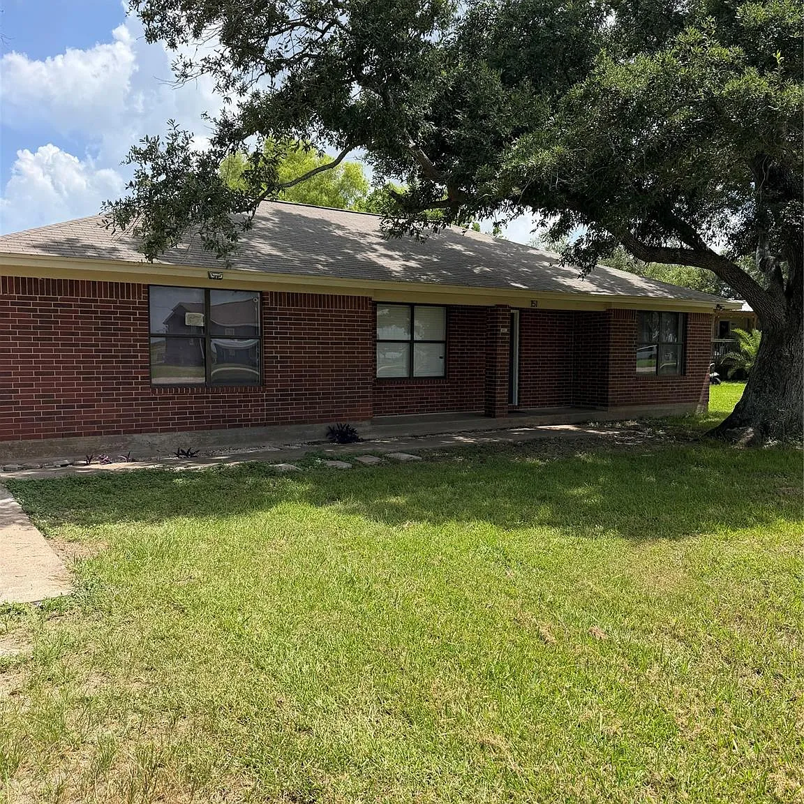 3 bed, 2.0 bath, 1528 sqft, $1,700 — Photo 1