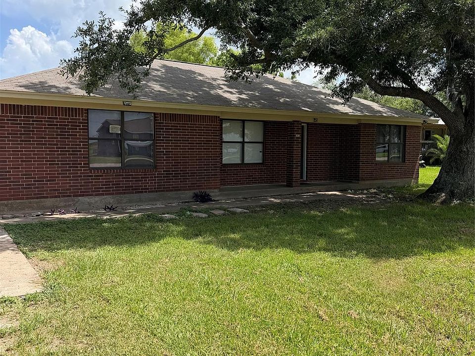 1st image of 151 Country Oaks St