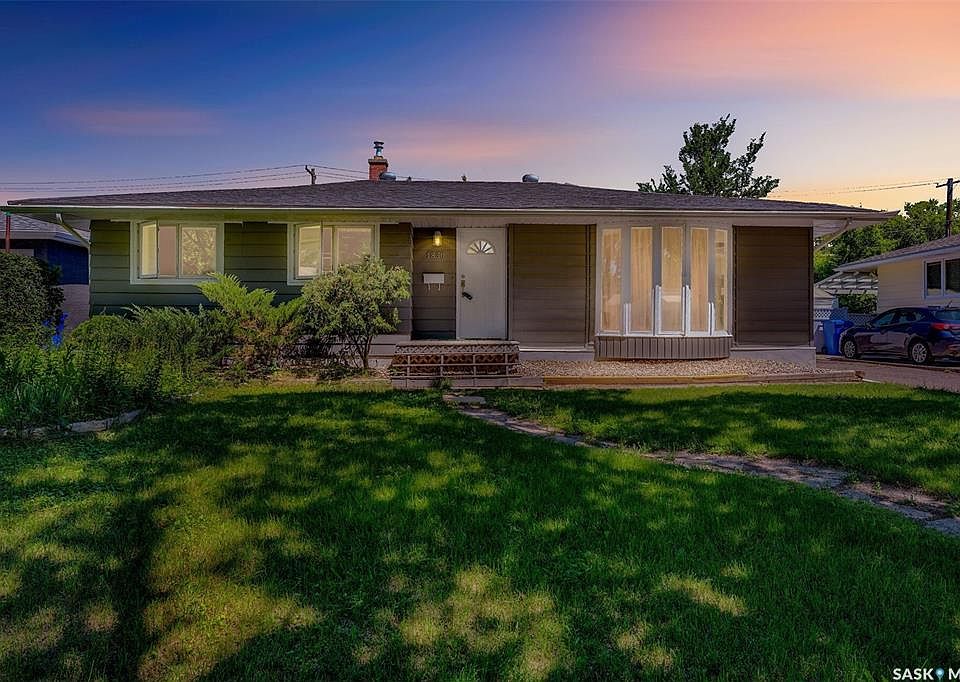 1st image of 1830 Cowan CRESCENT
