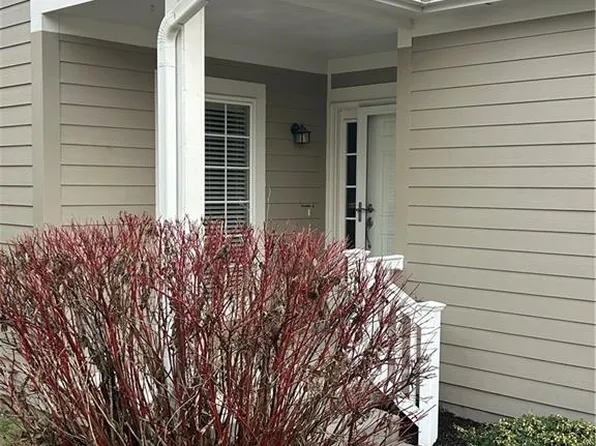 8943 Boehm Dr, Lenexa, KS 66219