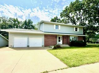 208 W Collins St, Portage, WI 53901