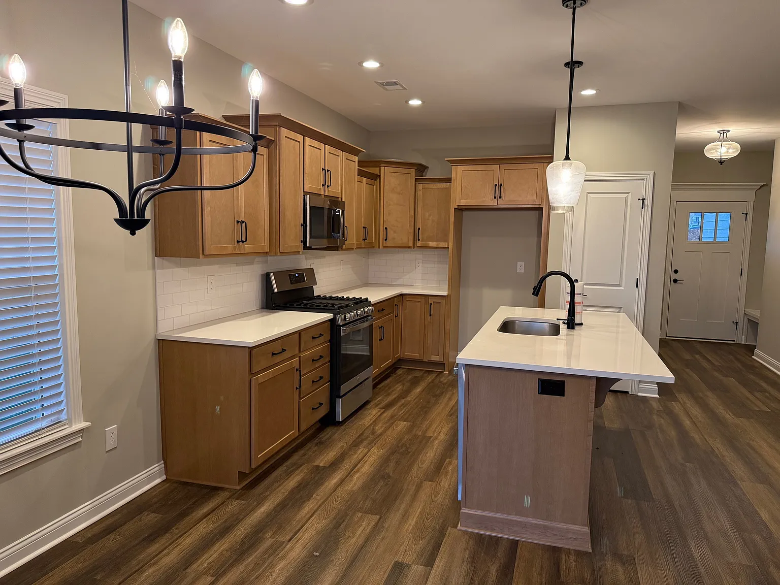 3 bed, 1613 sqft, $2,695 — Photo 4