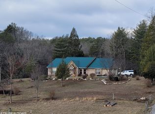 742 Hot Water Rd, Tellico Plains, TN 37385