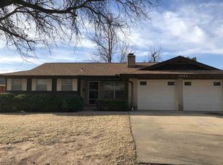 2525 Indian Dr, Enid, OK 73703
