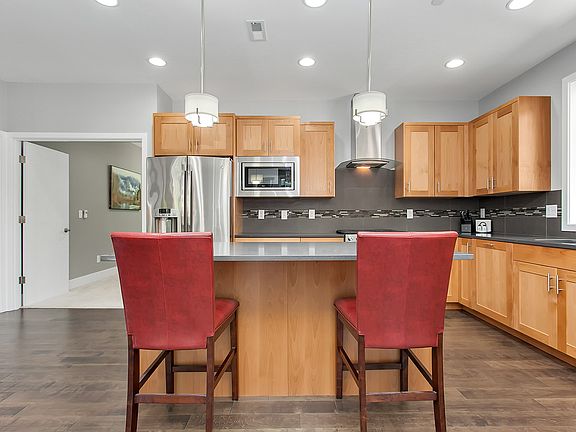 5th image of 1318 210th Ave NE