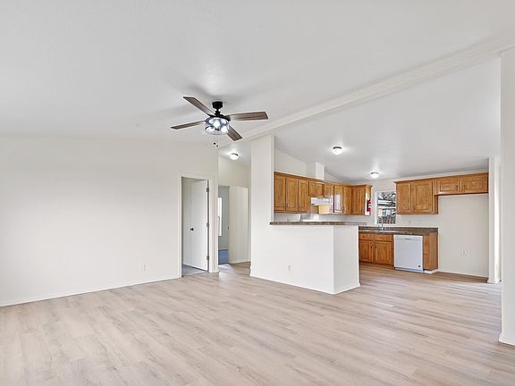 5th image of 1106 Lawrence Dr