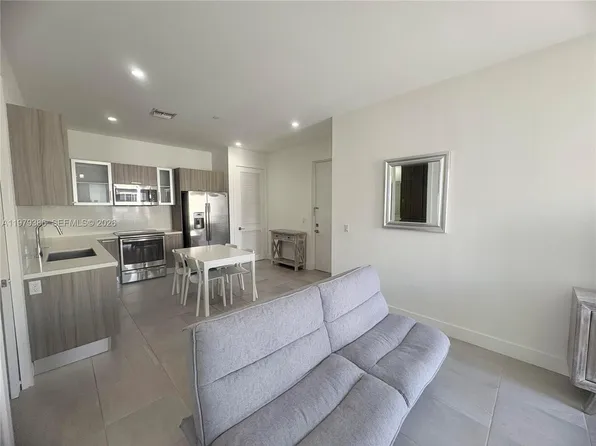 1045 NE 18th Ave #304, Fort Lauderdale, FL 33304
