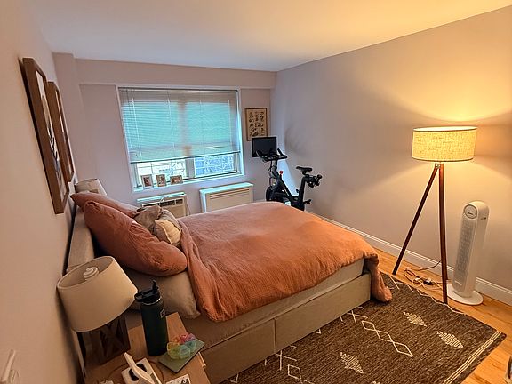 4th image of 50 W 93rd St APT 3M