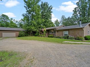 3365 Howland Rd, Almont, MI 48003