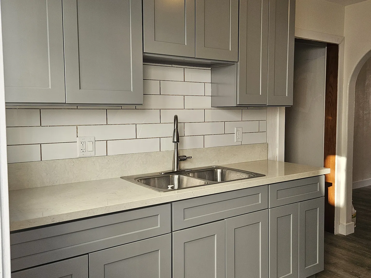 2 bed, 1100 sqft, $3,300 — Photo 2