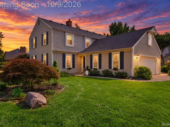 35565 Tall Pine Rd, Farmington, MI 48335