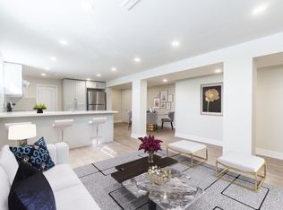 152 Stone Church Rd E, Hamilton, ON L9B1A9