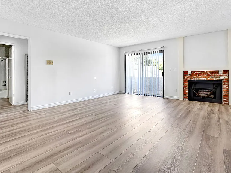 3415 McLaughlin Ave in Mar Vista! Steps to toe Mar Vista Rec Center! — Photo 8
