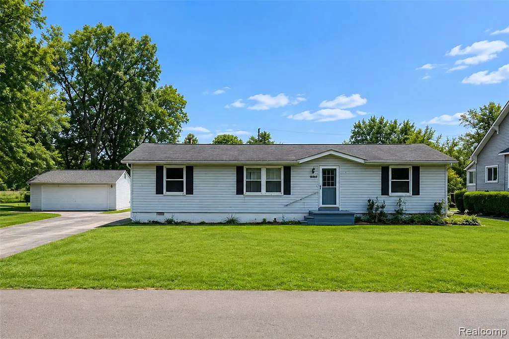 3 bed, 2.0 bath, 1200 sqft, $1,800 — Photo 3
