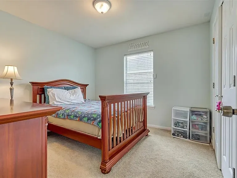 306 Moonwalk St — Photo 9