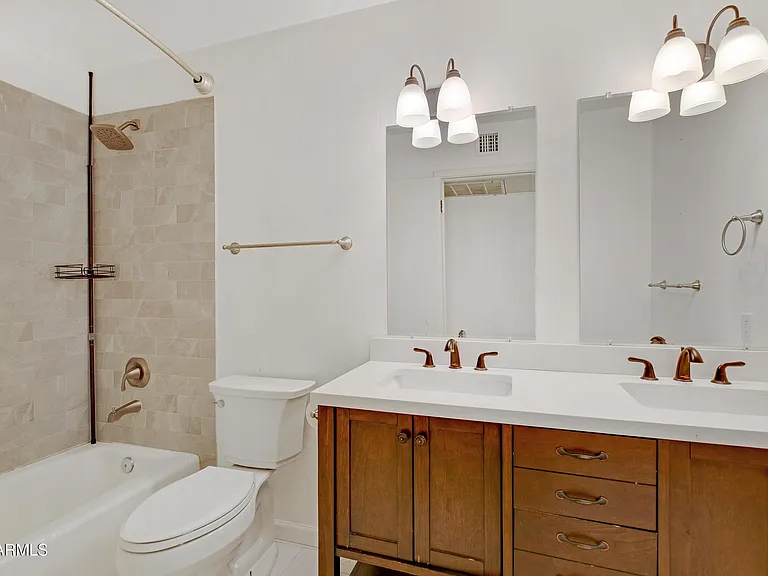 1036 E Geneva Dr — Photo 15