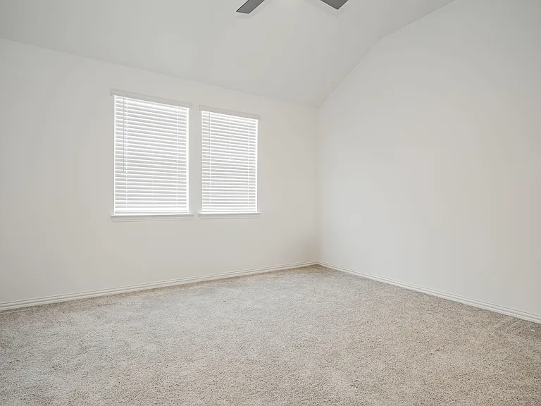 537 Parkside Dr — Photo 16