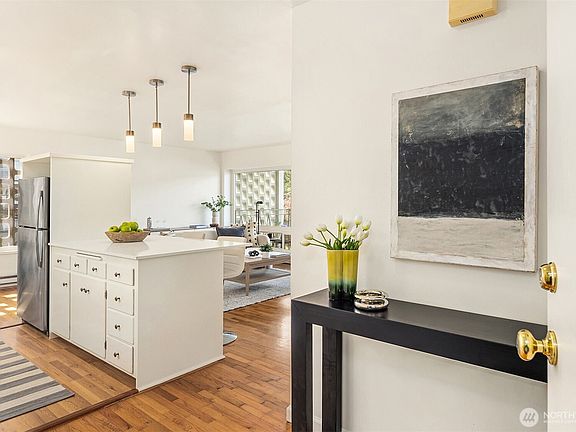 3rd image of 2524 Boyer Avenue E #446