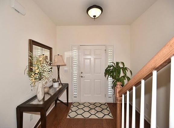 4th image of 689 Retreat Dr