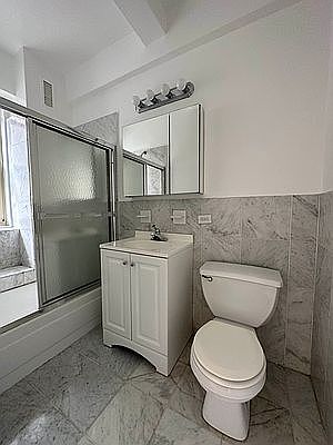 4th image of 170 W 74th St APT 702