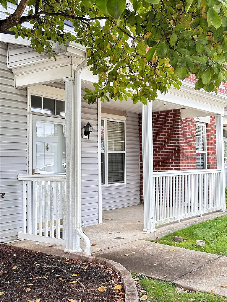 2 bed, 2.5 bath, 1248 sqft, $1,995 — Photo 2