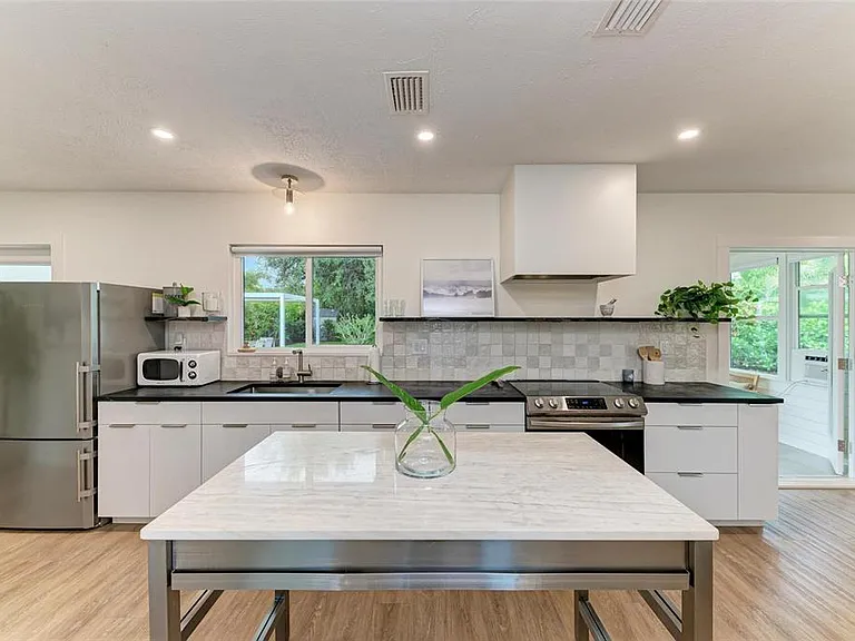 302 San Marco Dr — Photo 9