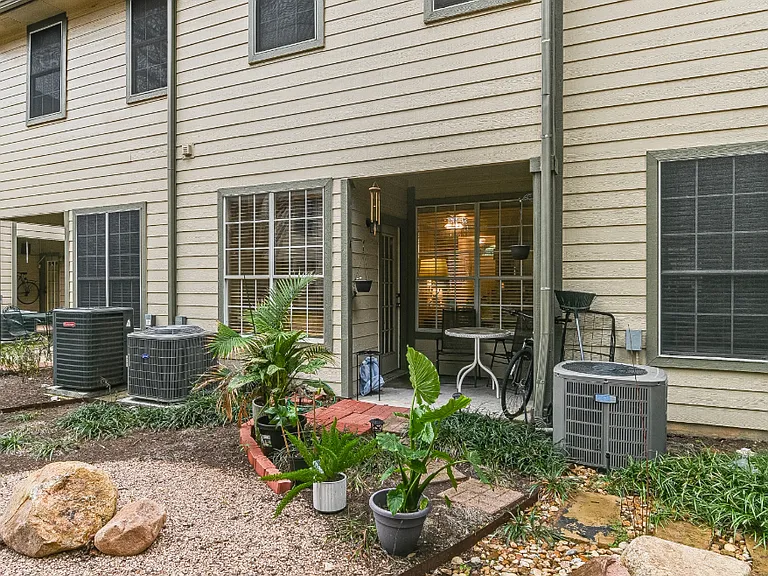 2000 Cullen Ave #14 — Photo 18