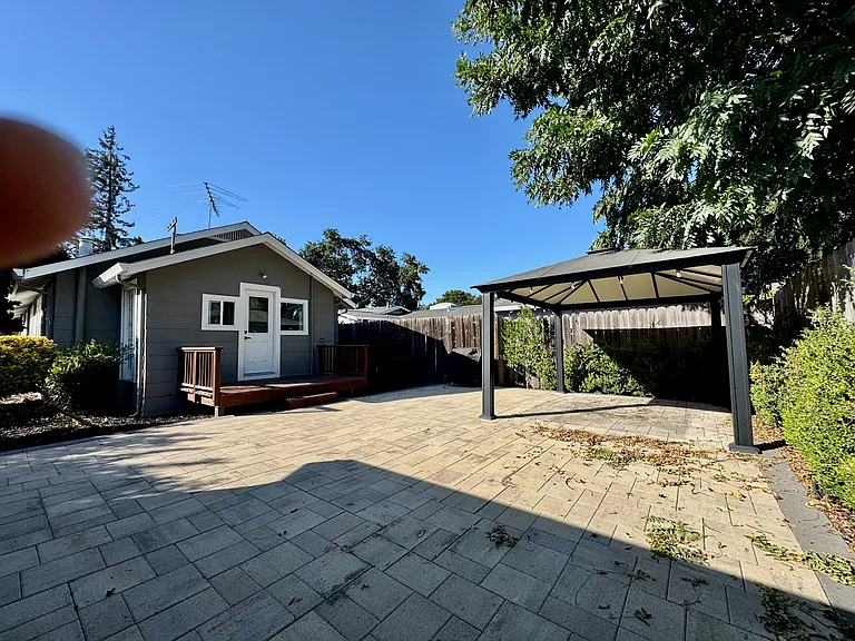 524 8th Ave — Photo 4