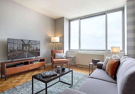 4th image of 220 E 94th St #12G