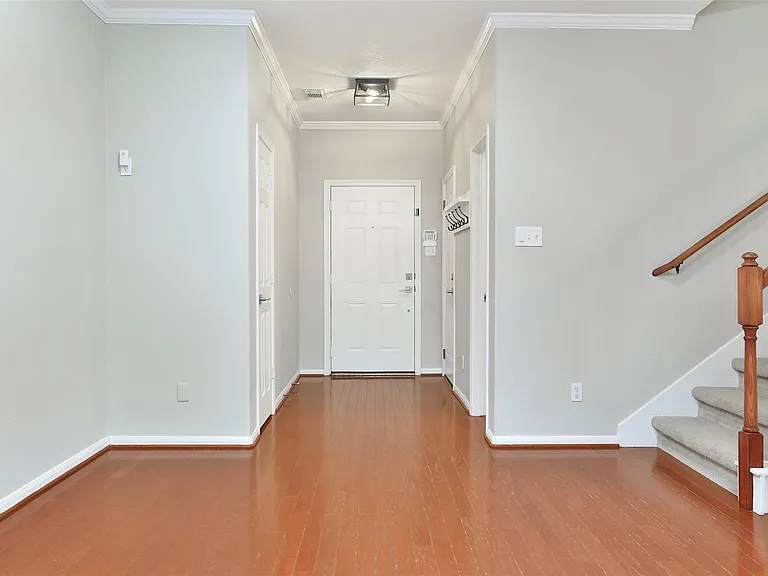 1422 W 24th St — Photo 5