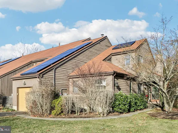 18 Jacob Ct, Ewing, NJ 08628